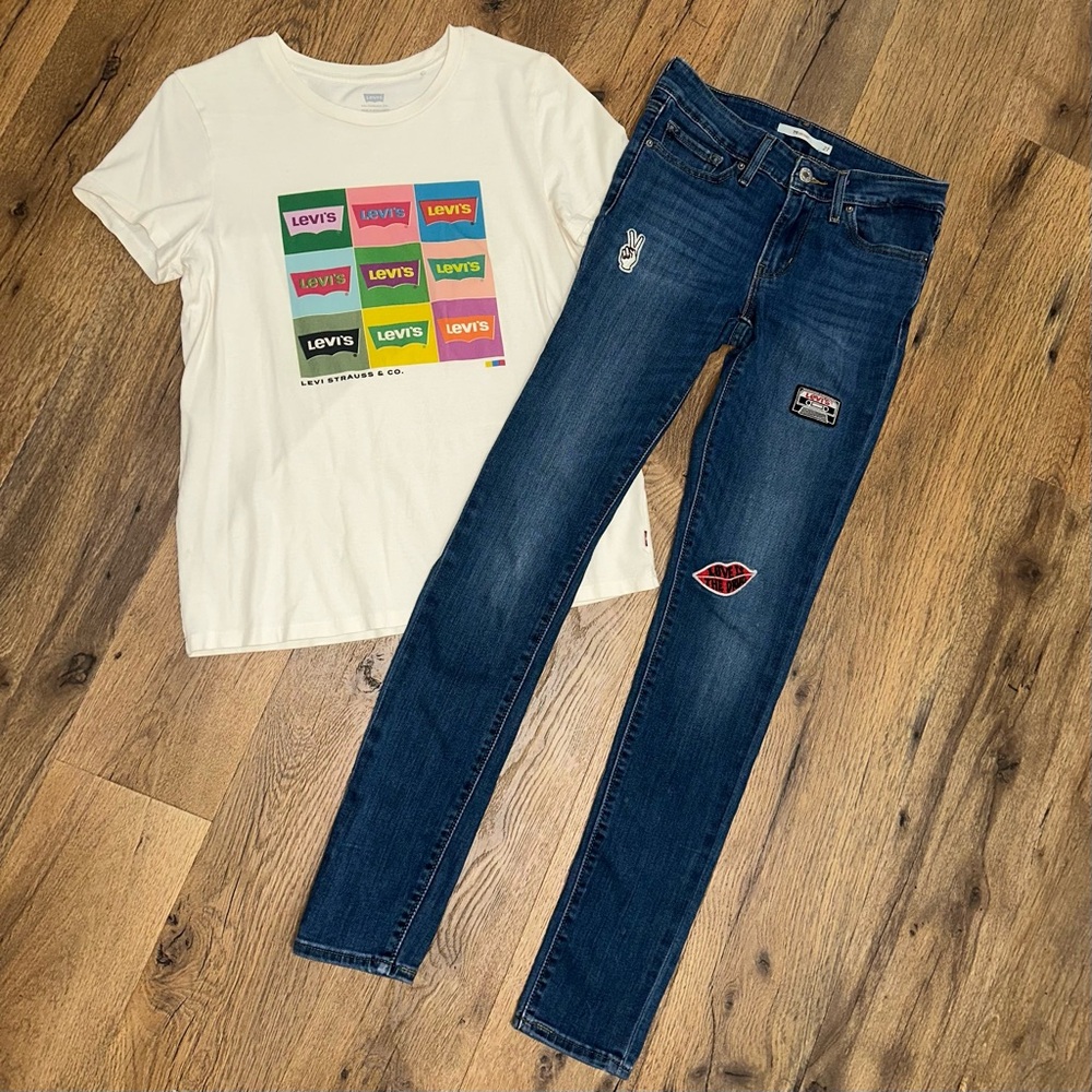Levi’s bundle small tee and vintage jeans